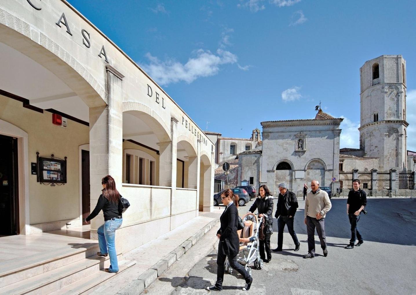 Albergo Casa Del Pellegrino Monte SantʼAngelo Exteriér fotografie