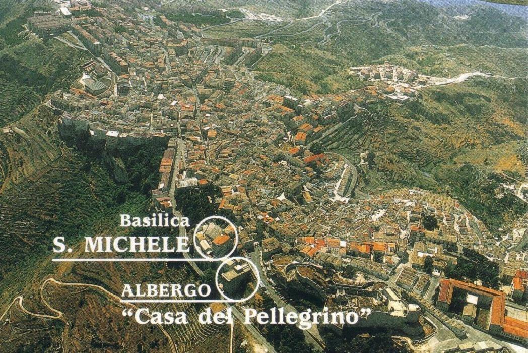 Albergo Casa Del Pellegrino Monte SantʼAngelo Exteriér fotografie
